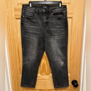 Judy Blue Skinny Fit Capri Women's Size 11/30 Distressed Charcoal Stretch Denim